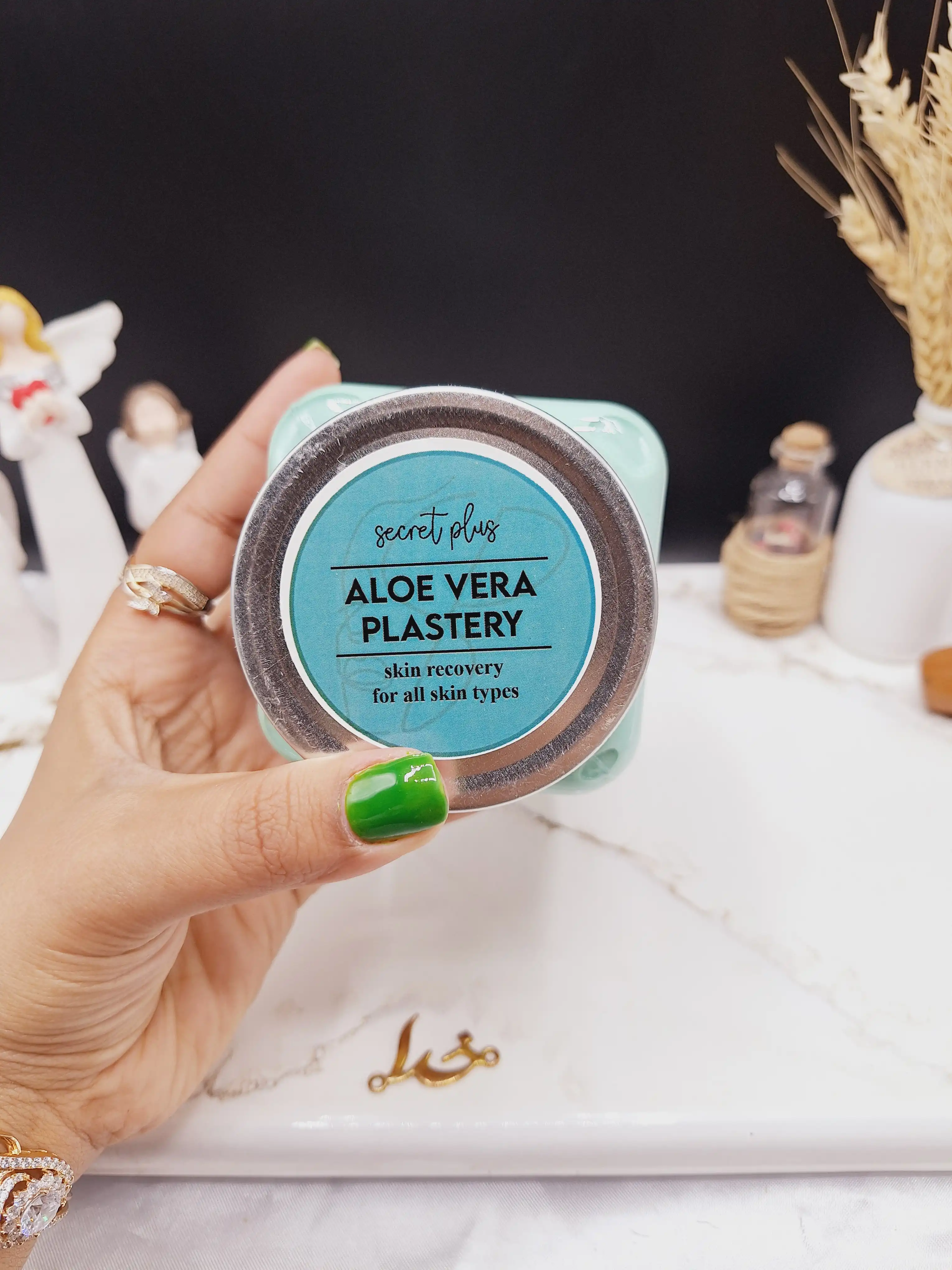 اسکراب لایه بردار تیرگی رایحه گچی آلوئه ورا ALOE VERA PLASTERY برند secret plus حجم 500ml