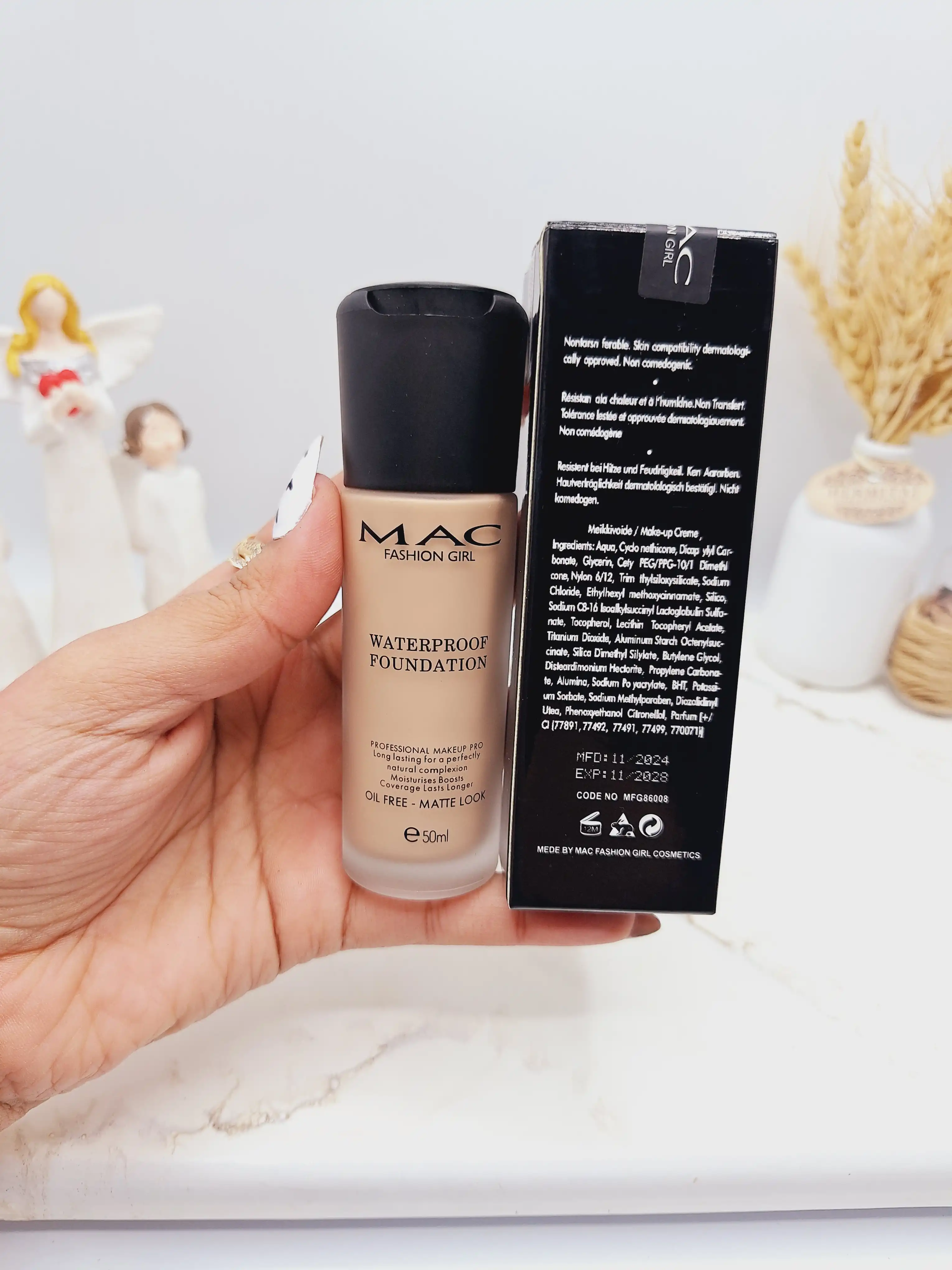 کرم پودر سبک گیاهی و ضد آب با ماندگاری بالا و کیفیت درجه ۱ کد 86008