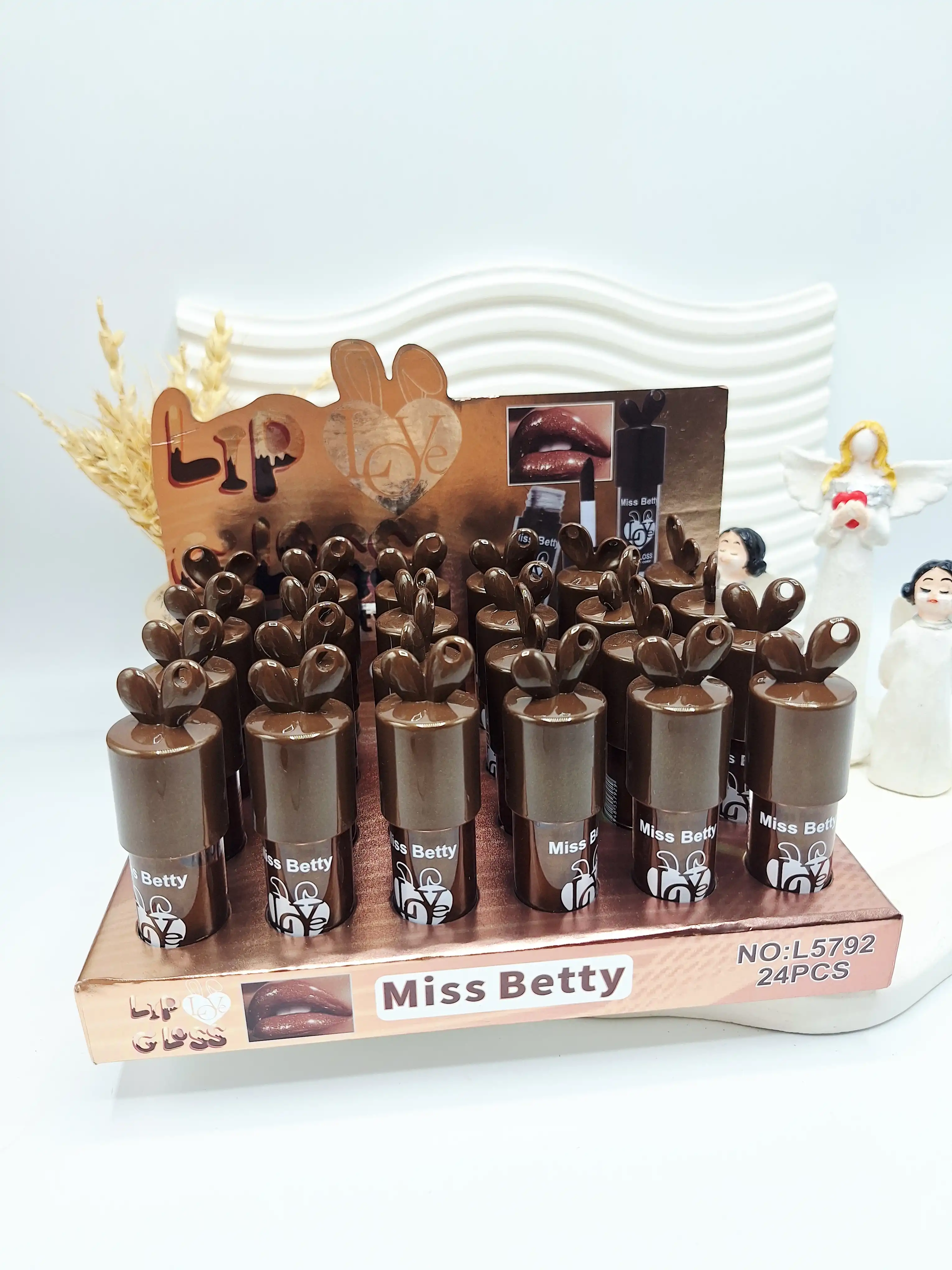 لیپ گلاس براق‌کننده قهوه‌ای شاین‌دار میس بتی کد ۷۹۲۹